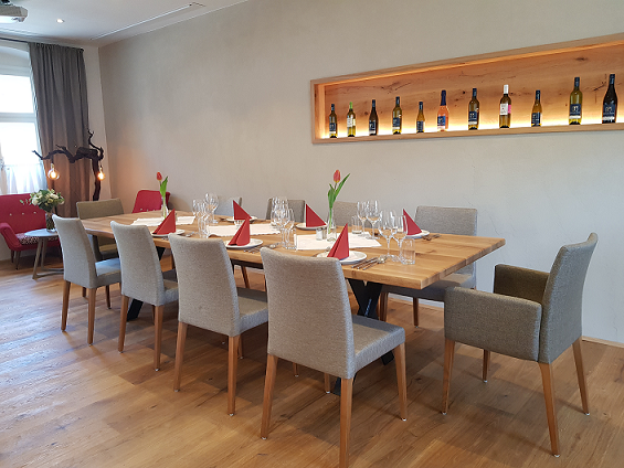 "Wein im Stock" im Heurigen Pferschy-Seper, © Pferschy-Seper "Wein im Stock" im Heurigen Pferschy-Seper, © Pferschy-Seper