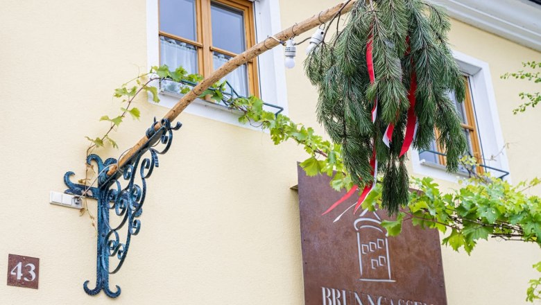 Ausg'steckt, Weingut Herzog, Brunngasse, Bad Vöslau, © Ployer Johann Ausg'steckt, Weingut Herzog, Brunngasse, Bad Vöslau, © Ployer Johann