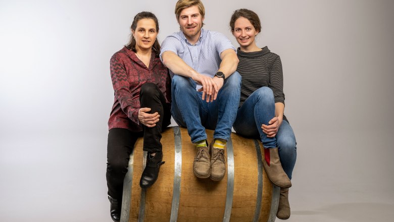 Susi, Manuel und Julia Herzog, Weingut Herzog, Brunngasse, Bad Vöslau, © Ployer Johann Susi, Manuel und Julia Herzog, Weingut Herzog, Brunngasse, Bad Vöslau, © Ployer Johann