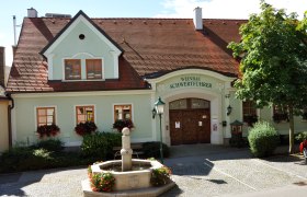 Winzerhaus, &copy; Weingut Schwertf&uuml;hrer 47er