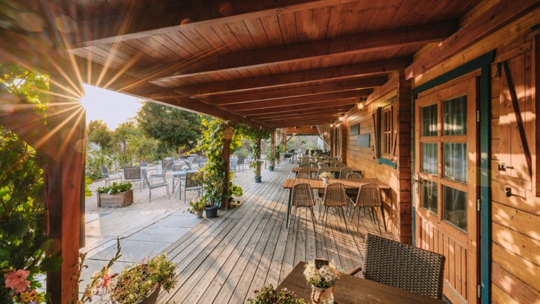 Wunderbare Terrasse zum Genießen - Weinviertler Heuriger, © Martin Mathes