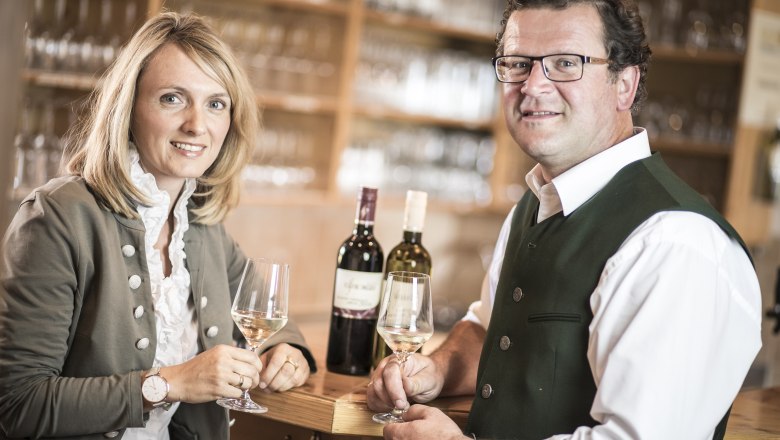 Sonja und Markus Oßberger im Heurigenlokal, © Nino Zimmerhackl